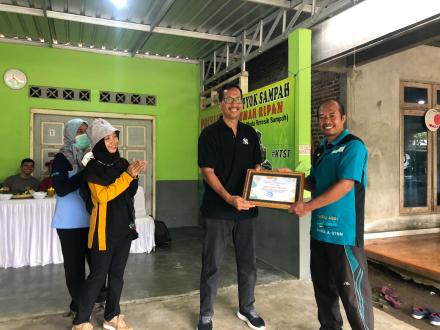 Pemanfaatan Ambulan Dusun Sindet untuk Membantu Akses Masyarakat