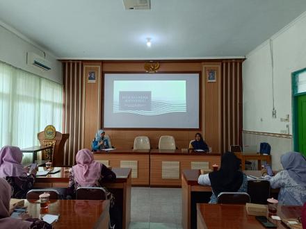 Presentasi Rencana Kerja Kampung Keluarga Berkualitas Kalurahan Trimulyo