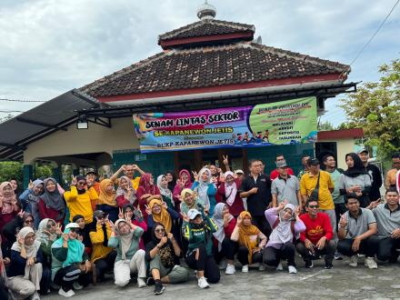 Senam Lintas Sektor di Halaman Polsek Jetis